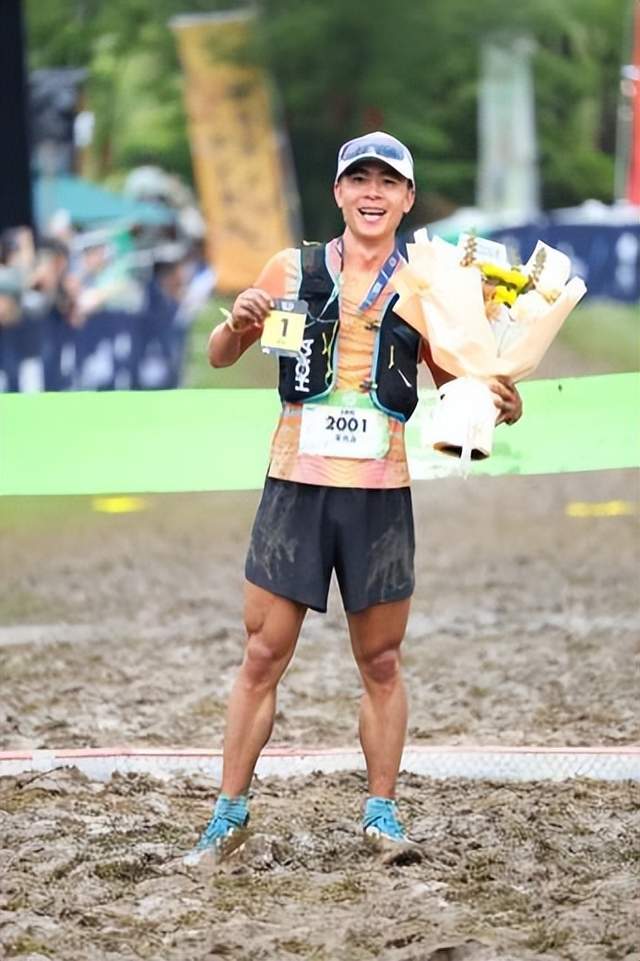 爱游戏游戏平台-山野共融HOKA陪伴跑者共越莫干山之巅,于赛道共筑间传递山野文化